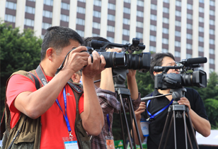 專業(yè)攝影團(tuán)隊(duì)